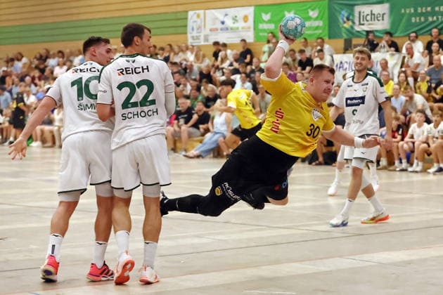 08.08.2026, xovx, Handball Lindencup, HSG Wetzlar - HSC 2000 Coburg v.l. Josip Simic (HSG Wetzlar), Jona Schoch (HSG Wetzlar), Bartlomiej Bis (HSC Coburg), Niklas Theiß (HSG Wetzlar) Linden Stadthalle Hessen Deutschland (DE) *** August 8, 2026, xovx, Lindencup Handball Tournament, HSG Wetzlar vs. HSC 2000 Coburg: Josip Simic (HSG Wetzlar), Jona Schoch (HSG Wetzlar), Bartlomiej Bis (HSC Coburg), Niklas Theiß, HSG Wetzlar, Linden Stadthalle, Hesse, Germany, DE