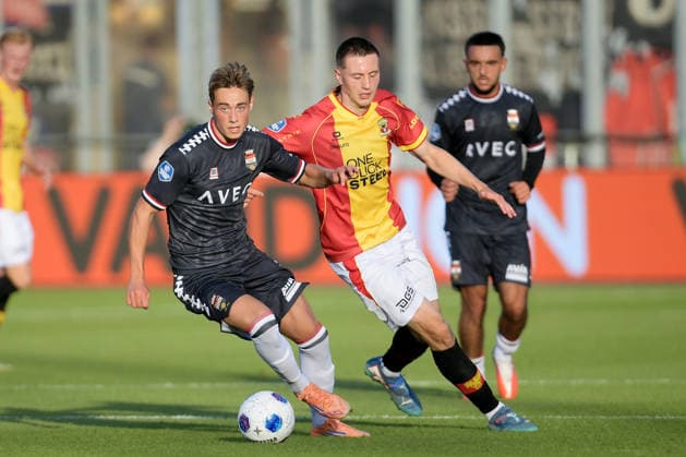 2026-08-08 - VriendenLoterij Eredivisie DEVENTER, NETHERLANDS - AUGUST 8: (L-R) Finn Stam of Willem II, Stefan Sigurdarson of Go Ahead Eagles during the VriendenLoterij Eredivisie at the De Adelaarshorst on August 8, 2026 in Deventer, Netherlands Deventer De Adelaarshorst Netherlands Content not available for redistribution in The Netherlands directly or indirectly through any third parties. Copyright: xDennisxBresserx