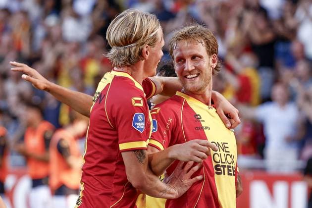 DEVENTER , 08-08-2026 , Stadium De Adelaarshorst , season 2026 2027 , Dutch Eredivisie football . match between Go Ahead Eagles and Willem II, Final result 4-1, Picture shows goal celebration GA Eagles player Melle Meulensteen with GA Eagles player Soren Tengstedt Go Ahead Eagles - Willem II  x205557906x Copyright:
