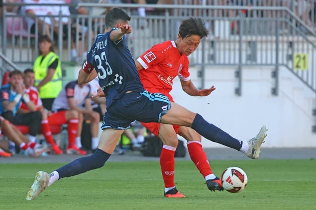 Mainz, Deutschland 08. August 2026: Testspiel - 2026 2027 - 1. FSV Mainz 05 gegen Paris FC Im Bild: v. li. im Zweikampf Pierre Lees-Melou (Paris) gegen Jae-sung Lee (Mainz). DFL regulations prohibit any use of photographs as image sequences and or quasi-video Bruchwegstadion Rheinland - Pfalz *** Mainz, Germany August 8, 2026 Friendly Match 2026–2027 1 FSV Mainz 05 vs. Paris FC Pictured from left: Pierre Lees Melou (Paris) in a tackle against Jae-sung Lee (Mainz). DFL regulations prohibit any use of photographs as image sequences and or quasi-video. Bruchwegstadion Rhineland-Palatinate Copyright: xFotostandx xRacochax