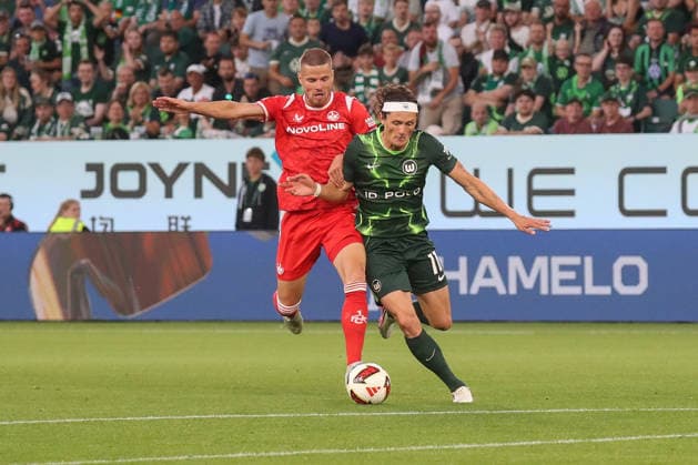 08.08.2026, xgox, Fussball, 2. Bundesliga, VfL Wolfsburg - 1. FC Kaiserslautern v.l. Jan Elvedi (Kaiserslautern, 33) Fabian Reese (Wolfsburg, 11) Zweikampf, Duell, Kampf, tackle (DFL DFB REGULATIONS PROHIBIT ANY USE OF PHOTOGRAPHS as IMAGE SEQUENCES and or QUASI-VIDEO) Wolfsburg *** August 8, 2026, xgox, Soccer, 2. Bundesliga, VfL Wolfsburg 1 FC Kaiserslautern v Jan Elvedi (Kaiserslautern), 33 Fabian Reese Wolfsburg, 11 Tackle, Duel, Battle, DFL DFB REGULATIONS PROHIBIT ANY USE OF PHOTOGRAPHS AS IMAGE SEQUENCES AND OR QUASI-VIDEO Wolfsburg