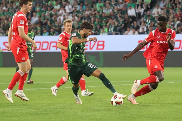 08.08.2026, xgox, Fussball, 2. Bundesliga, VfL Wolfsburg - 1. FC Kaiserslautern v.l. Muhammed Damar (Wolfsburg, 20) Maxwell Gyamfi (Kaiserslautern, 4) Zweikampf, Duell, Kampf, tackle (DFL DFB REGULATIONS PROHIBIT ANY USE OF PHOTOGRAPHS as IMAGE SEQUENCES and or QUASI-VIDEO) Wolfsburg *** August 8, 2026, xgox, Soccer, 2. Bundesliga, VfL Wolfsburg 1 FC Kaiserslautern v l Muhammed Damar (Wolfsburg), 20 Maxwell Gyamfi (Kaiserslautern), 4 Tackle, Duel, Battle, DFL DFB REGULATIONS PROHIBIT ANY USE OF PHOTOGRAPHS AS IMAGE SEQUENCES AND OR QUASI-VIDEO Wolfsburg