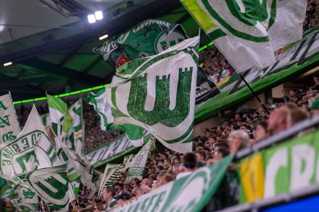 08.08.2026: Fußball, 2. Bundesliga: VfL Wolfsburg - 1. FC Kaiserslautern, 1. Spieltag in der Volkswagen Arena. Wolfsburger Fans schwenken ihre Fahnen. WICHTIGER HINWEIS: Gemäß den Vorgaben der DFL und des DFB ist es untersagt, in dem Stadion und oder vom Spiel angefertigte Fotoaufnahmen in Form von Sequenzbildern und oder videoähnlichen Fotostrecken zu verwerten bzw. verwerten zu lassen. *** August 8, 2026 Soccer, 2. Bundesliga: VfL Wolfsburg vs. 1. FC Kaiserslautern, Matchday 1 at the Volkswagen Arena. Wolfsburg fans wave their flags. IMPORTANT NOTICE: In accordance with DFL and DFB regulations, it is prohibited to to use or allow the use of photographs taken in the stadium and or during the game in the form of sequential images and or video-like photo sequences Copyright: xDavidxInderliedx