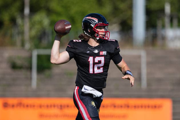 Dawson Herl Düsseldorf Panther vs Potsdam Royals Dawson Herl Quarterback 12 Düsseldorf Panther vs Potsdam Royals im Panther Stadion in Düsseldorf (Deutschland, Nordrhein Westfalen). American Football, 09. Spieltag der Effect Energy GFL Saison 2026. Endstand: 00:49 *** Dawson Herl Düsseldorf Panthers vs. Potsdam Royals Dawson Herl, Quarterback 12 Düsseldorf Panthers vs. Potsdam Royals at Panther Stadium in Düsseldorf, Germany, North Rhine-Westphalia American football, Week 9 of the 2026 Effect Energy GFL season. Final score: 0–49