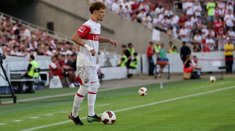 Stuttgart , VfB Stuttgart Saisoneröffnung VfB Stuttgart vs. Everton FC, Lazar Jovanovic (VfB) *** Stuttgart, VfB Stuttgart Season Opener: VfB Stuttgart vs. Everton FC, Lazar Jovanovic, VfB