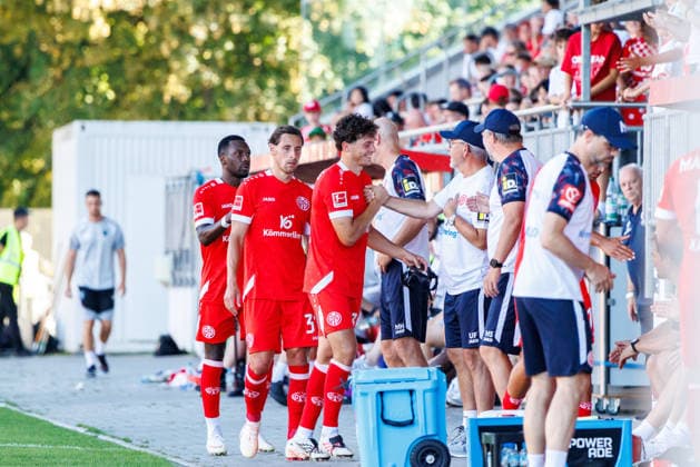 MAINZ, GERMANY - AUGUST 8: Sheraldo Becker (1. FSV Mainz 05, 23); Dominik Kohr (1. FSV Mainz 05, 31) and Fabia Gruber (1. FSV Mainz 05, 3) getting ejected during the exhibition game between 1. FSV Mainz 05 vs. FC Paris at Bruchweg Stadium in preparation for the Bundesliga season 2026 27 on August 8, 2026 in Mainz, Germany. Rhineland-Palatinate Germany Copyright: xStephanxHahnex