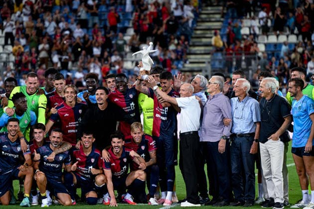 Cagliari s team celebration at the end of Serie A soccer match between Cagliari Calcio and Nice at the Unipol Domus in Cagliari, Sardinia - Saturday 8th august 2026. - Soccer  Copyright: x Â®xGianlucaxZuddas LaPressex