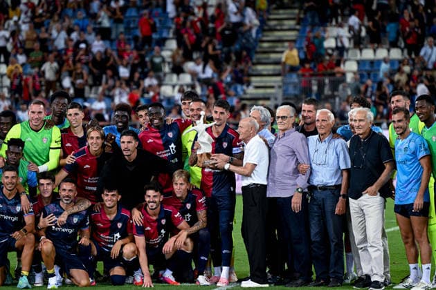 Cagliari s team celebration at the end of Serie A soccer match between Cagliari Calcio and Nice at the Unipol Domus in Cagliari, Sardinia - Saturday 8th august 2026. - Soccer  Copyright: x Â®xGianlucaxZuddas LaPressex