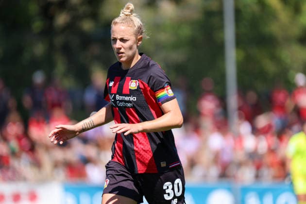 Leverkusen, Deutschland: 08.08.2026 - Saisoneröffnung Testspiel - Bayer Leverkusen Frauen vs. Feyenoord Rotterdam Frauen Im Bild: Carolin Simon (Leverkusen) *** Leverkusen, Germany, August 8, 2026 Season Opener: Friendly Match—Bayer Leverkusen Women vs. Feyenoord Rotterdam Women Pictured: Carolin Simon, Leverkusen Copyright: HMBxMedia MadeleinexFantini