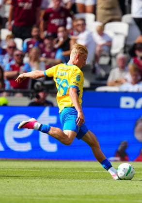 Jacob Farrell of Portsmouth West Ham United v Portsmouth, EFL Carabao Cup, First Round, Football, London Stadium, London, UK - 08 Aug 2026London London Stadium United Kingdom EDITORIAL USE ONLY No use with unauthorised audio, video, data, fixture lists, club league logos or live services. Online in-match use limited to 120 images, no video emulation. No use in betting, games or single club league player publications.  Copyright: xJavierxGarcia Shutterstockx 17051072fg
