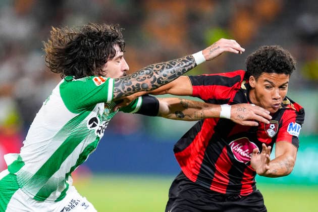 August 8, 2026, Sevilla, Sevilla, Spain: Hector Bellerin of Real Betis and Williams of AFC Bournemouth in action during the friendly match football match played between Real Betis and AFC Bournemouth at La Cartuja stadium on August 8, 2026, in Sevilla, Spain. Real Betis V AFC Bournemouth - Friendly Match  - ZUMAa181 20260808_zaa_a181_102 Copyright: xJoaquinxCorcherox