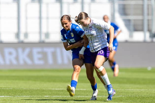 2. Frauen-Bundesliga: FC Carl Zeiss Jena vs. SGS Essen; Jena; 08.08.2026 Lisa Gora ( 8; FC Carl Zeiss Jena) gegen Laura Bröring ( 10; SGS Essen) 2. Frauen-Bundesliga: FC Carl Zeiss Jena vs. SGS Essen; ad hoc arena im Ernst-Abbe-Sportfeld; 08.08.2026 *** Women s Bundesliga 2: FC Carl Zeiss Jena vs. SGS Essen, Jena, August 8, 2026; Lisa Gora 8 (FC Carl Zeiss Jena) vs. Laura Bröring 10 (SGS Essen); Women s Bundesliga 2: FC Carl Zeiss Jena vs. SGS Essen at the ad hoc arena at Ernst Abbe Sportfeld, August 8, 22026 Copyright: xBEAUTIFULxSPORTS Duehringx