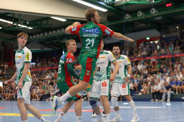 08.08.2026, xtgx, Handball Turnier, SC Magdeburg - SC DHfK Leipzig emspor, v.l. Albin Lagergren (Magdeburg, 21) wirft Tor, Torschuetze, erzielt Tor, Treffer, scores the goal Lößnitz *** August 8, 2026, xtgx, Handball Tournament, SC Magdeburg vs. SC DHfK Leipzig emspor, from left: Albin Lagergren (Magdeburg), 21 takes a shot, goal scorer, scores a goal, Lößnitz