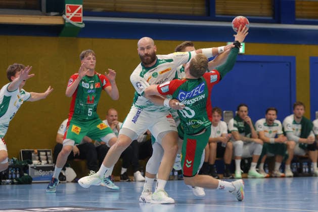 08.08.2026, xtgx, Handball Turnier, SC Magdeburg - SC DHfK Leipzig emspor, v.l. Moritz Preuss (Preuß, Leipzig), Gisli Thorgeir Kristjansson (Magdeburg, 10) Zweikampf, Duell, Kampf, tackle Lößnitz *** August 8, 2026, xtgx, Handball Tournament, SC Magdeburg vs. SC DHfK Leipzig emspor, from left: Moritz Preuss (Preuß), Leipzig; Gisli Thorgeir Kristjansson, Magdeburg; 10: Tackle, duel, battle, Lößnitz