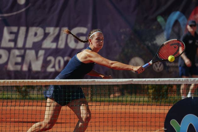 Leipzig Open 2026 - W75 Leipzig - Finale: Aneta Kucmova (CZE) Aneta Laboutkova (CZE) - Rasheeda McAdoo (USA) Sapfo Sakellaridi (GRE) Aneta Kucmova (CZE) spielt einen Rückhandvolley am 08.08.2026 im Leipziger Tennisclub 1990 e.V., Leipzig (Sachsen) Leipzig Leipziger Tennisclub 1990 e.V. Sachsen Deutschland *** Leipzig Open 2026 W75 Leipzig Final Aneta Kucmova CZE Aneta Laboutkova CZE Rasheeda McAdoo USA Sapfo Sakellaridi GRE Aneta Kucmova CZE hits a backhand volley on August 8, 2026, at the Leipzig TennisClub 1990 e.V., Leipzig, Saxony, Leipzig, Leipzig Tennis Club 1990 e.V., Saxony, Germany