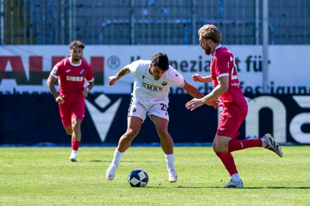 v.li.: Tasos Leonidis (SVS, 29), Ole Käuper (Steinbach, 28), Zweikampf, Spielszene, Duell, duel, tackle, tackling, Dynamik, Action, Aktion, 08.08.2026, Sandhausen (Deutschland), Fussball, Regionalliga Südwest, SV Sandhausen - TSV Steinbach Haiger *** v li Tasos Leonidis SVS, 29, Ole Käuper Steinbach, 28, tackle, game scene, duel, tackle, tackling, dynamism, action, 08 08 2026, Sandhausen, Germany, soccer, Regionalliga Southwest, SV Sandhausen vs. TSV Steinbach Haiger xozx