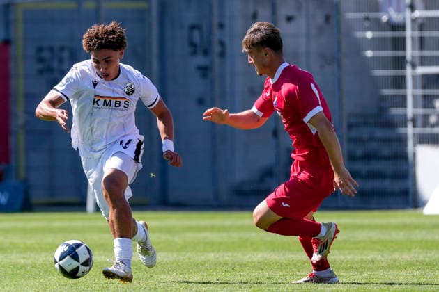 v.li.: Yanis Outman (SVS, 17), Lukas Näpflein (Steinbach, 6), Zweikampf, Spielszene, Duell, duel, tackle, tackling, Dynamik, Action, Aktion, 08.08.2026, Sandhausen (Deutschland), Fussball, Regionalliga Südwest, SV Sandhausen - TSV Steinbach Haiger *** v li Yanis Outman SVS, 17, Lukas Näpflein Steinbach, 6, tackle, game scene, duel, tackle, tackling, dynamics, action, 08 08 2026, Sandhausen, Germany, soccer, Regionalliga Südwest, SV Sandhausen vs. TSV Steinbach Haiger xozx