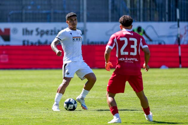 v.li.: Seyhan Yigit (SVS, 22), Kadi Atmaca (Steinbach, 23), Aktion, Action, Spielszene, 08.08.2026, Sandhausen (Deutschland), Fussball, Regionalliga Südwest, SV Sandhausen - TSV Steinbach Haiger *** From left: Seyhan Yigit (SVS), 22, Kadi Atmaca (Steinbach), 23, Action, Gameplay, August 8, 2026, Sandhausen, Germany, Soccer, Regionalliga Südwest, SV Sandhausen vs. TSV Steinbach Haiger xozx