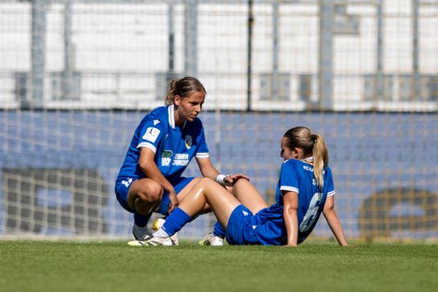 2. Frauen-Bundesliga: FC Carl Zeiss Jena vs. SGS Essen; Jena; 08.08.2026 Lisa Gora ( 8; FC Carl Zeiss Jena)(links) und Napsugar Sinka ( 6; FC Carl Zeiss Jena) (rechts) 2. Frauen-Bundesliga: FC Carl Zeiss Jena vs. SGS Essen; ad hoc arena im Ernst-Abbe-Sportfeld; 08.08.2026 *** Women s Bundesliga 2: FC Carl Zeiss Jena vs. SGS Essen Jena, August 8, 2026. Lisa Gora (8, FC Carl Zeiss Jena) on the left and Napsugar Sinka (6, FC Carl Zeiss Jena) on the right. Women s Bundesliga 2: FC Carl Zeiss Jena vs. SGS Essen at the ad hoc arena at Ernst Abbe Sportfeld, August 8 August 8, 2026 Copyright: xBEAUTIFULxSPORTS Duehringx