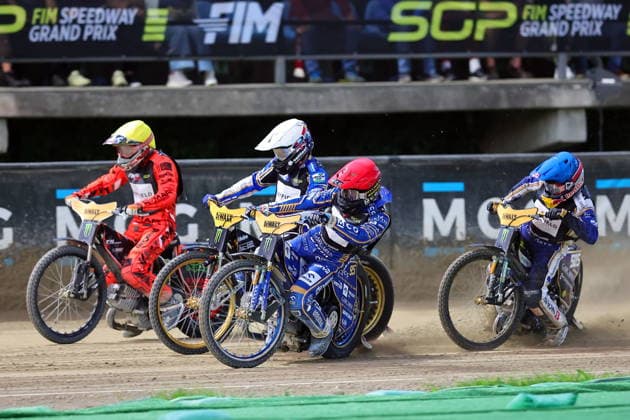 08.08.2026 RYGA (LOTWA) - BIKERNIEKI SPEEDWAY STADIUM, ZUZEL (SPEEDWAY), INDYWIDUALNE MISTRZOSTWA SWIATA (FIM SPEEDWAY World Championship, WM, Weltmeisterschaft GRAND PRIX 2026) - DEWALT FIM SPEEDWAY GRAND PRIX OF LATVIA - RIGA; RUNDA 8 NZ JAN KVECH (KASK ZOLTY), JASON DOYLE (KASK BIALY), BARTOSZ ZMARZLIK (KASK CZERWONY) I ROBERT LAMBERT (KASK NIEBIESKI) - BIEG XX FOTO PAWEL WILCZYNSKI CYFRASPORT NEWSPIX.PL --- newspix.pl 