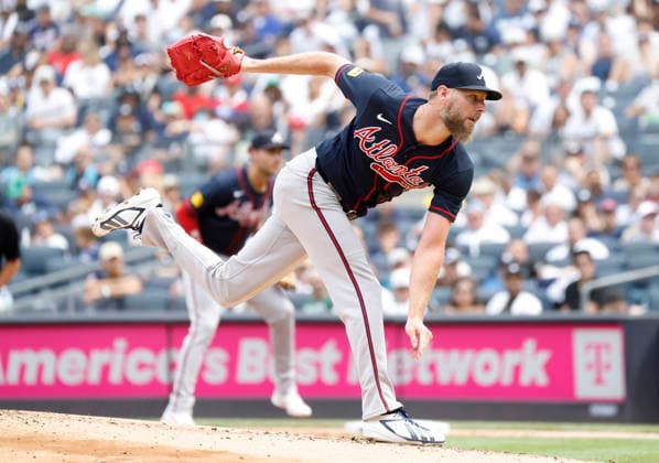 Atlanta Braves starting pitcher C. Sale throws a pitch in the 1st inning against the New York Yankees at Yankee Stadium on Saturday, August 8, 2026 in New York City.  NYP20260808102 JOHNxANGELILLO