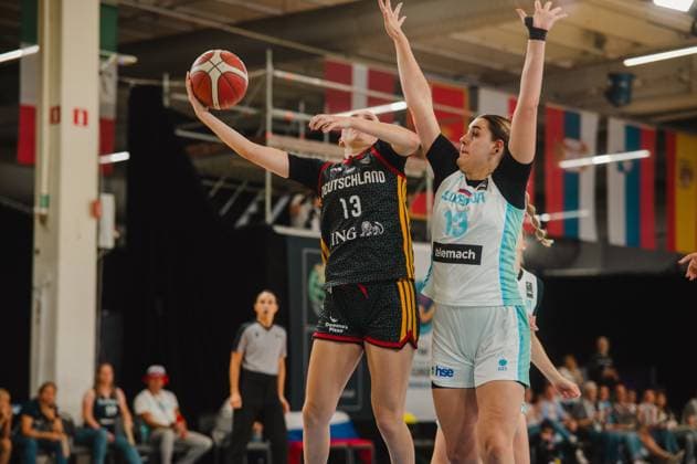 RECORD DATE NOT STATED Mia Wiegand ( 13; Deutschland) treibt mit dem Ball in die Luft und zieht zum Korbleger, während Nika Blagus ( 13; Slovenija) mit beiden Armen hochgestreckt blockt. Die Szene findet in der Kistamässan in Stockholm statt. Mia Wiegand ( 13; Deutschland) zieht zum Korb gegen Nika Blagus ( 13; Slovenija) *** Mia Wiegand, 13, Germany, dribbles the ball into the air and drives for a layup, while Nika Blagus 13 of Slovenia blocks the shot with both arms raised. The scene takes place at Kistamässan in Stockholm. Mia Wiegand 13 of Germany drives to the basket against Nika Blagus 13 of Slovenia. Copyright: xJoelxKruehlerx