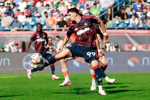 FOXBOROUGH, MA - AUGUST 08: Dor Turgeman 99 of the New England Revolution flicks the ball on during a match between the New England Revolution and Houston Dynamo FC on August 8, 2026, at Gillette Stadium in Foxborough, Massachusetts. (Photo by Fred Kfoury III Icon Sportswire) SOCCER: AUG 08 MLS, Fussball Herren, USA New England Revolution vs Houston Dynamo FC EDITORIAL USE ONLY Icon482260808006