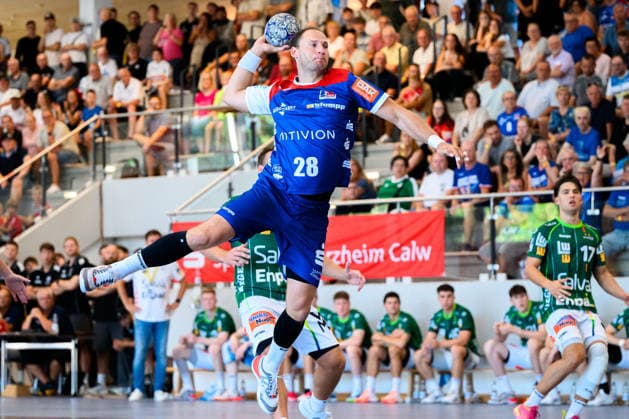 Altensteig: SCup - 26 27 - Frisch Auf Goeppingen - HBW Balingen Tobias Heinzelmann (HBW Balingen) Altensteig Eichwaldhalle Baden-Württemberg Deutschland *** Altensteig SCup 26 27 Frisch Auf Göppingen HBW Balingen Tobias Heinzelmann HBW Balingen Altensteig Eichwaldhalle Baden-Württemberg Germany