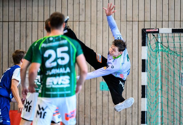 Altensteig: SCup - 26 27 - Frisch Auf Goeppingen - HBW Balingen Torhueter Julian Buchele (Goeppingen) Altensteig Eichwaldhalle Baden-Württemberg Deutschland *** Altensteig SCup 26 27 Frisch Auf Göppingen HBW Balingen Goalkeeper Julian Buchele Göppingen Altensteig Eichwaldhalle Baden-Württemberg Germany