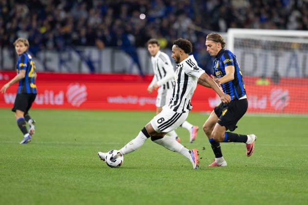 SOCCER JUVENTUS INTER, Juventus Lloyd Casius Kelly 6 defends during the soccer exhibition match between Juventus and Inter Milan at Optus Stadium in Perth, Saturday, August, 8, 2026. ( NO ARCHIVING PERTH WESTERN AUSTRALIA AUSTRALIA  Copyright: xINGOxBURKHARDTx 20260809159769454048