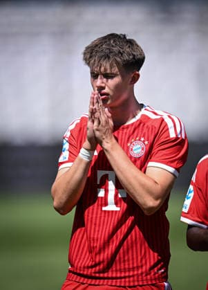 Fussball Regionalliga Bayern 2026 2027 3. Spieltag 08.08.2026 FC Bayern Muenchen II - 1. FC Schweinfurt 1905 Matous Srb (FC Bayern Muenchen II) betet vor dem Spiel *** Bavarian Regional League Soccer 2026–2027, Matchday 3, August 8, 2026: FC Bayern Munich II 1, FC Schweinfurt 1905. Matous Srb of FC Bayern Munich II prays before the game.