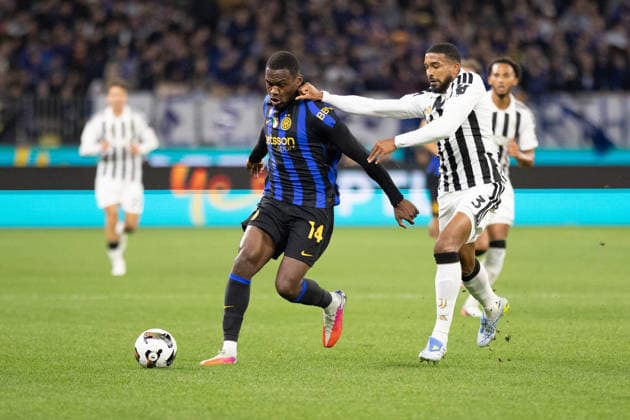 SOCCER JUVENTUS INTER, Inters Ange-Yoan Bonny 14 challenged by Juventus Gleson Bremer Silva Nascimento. during the soccer exhibition match between Juventus and Inter Milan at Optus Stadium in Perth, Saturday, August, 8, 2026. ( NO ARCHIVING PERTH WESTERN AUSTRALIA AUSTRALIA  Copyright: xINGOxBURKHARDTx 20260809199696588736