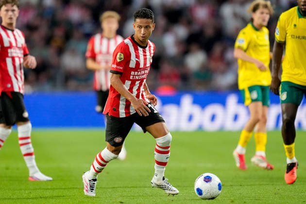 Mauro Junior (PSV Eindhoven) controls the ball during the Eredivisie 2026 27 match between PSV and Fortuna Sittard at Philips Stadion on August 8, 2026 in Eindhoven, Netherlands. (Photo by Alex Gottschalk DeFodi Images) - *** Mauro Junior of PSV Eindhoven controls the ball during the 2026–27 Eredivisie match between PSV and Fortuna Sittard at Philips Stadion on August 8, 2026, in Eindhoven, Netherlands. Photo by Alex Gottschalk, DeFodi Images