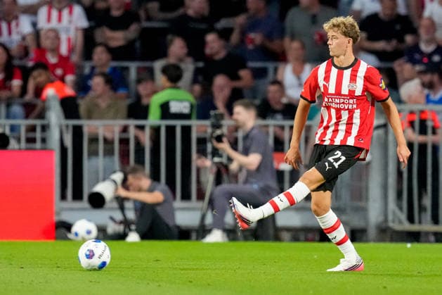 Sven Mijnans (PSV Eindhoven) controls the ball during the Eredivisie 2026 27 match between PSV and Fortuna Sittard at Philips Stadion on August 8, 2026 in Eindhoven, Netherlands. (Photo by Alex Gottschalk DeFodi Images) - *** Sven Mijnans of PSV Eindhoven controls the ball during the 2026–27 Eredivisie match between PSV and Fortuna Sittard at Philips Stadion on August 8, 2026, in Eindhoven, Netherlands. Photo by Alex Gottschalk, DeFodi Images