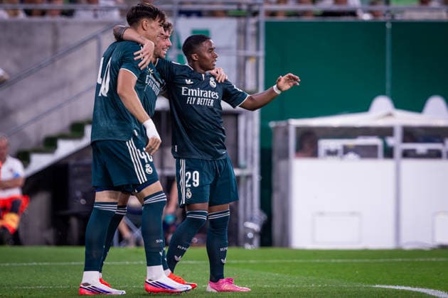 Fußball, Testspiel, Ferencvaros Budapest -Real Madrid FERENCVAROS - REAL MADRID Carlos Espi Escrihuela of Real celebrates a goal with Federico Valverde and Endrick Felipe Moreira de Sousa, Alvaro Fernandez Carreras during the FIFA friendly football match between Ferencvaros and Ream Madrid CF at the Ferencvaros stadium (Groupama arena). Budapest, Hungary, August 08, 2026. Photo by Branislav Racko Copyright: xx 080A9377