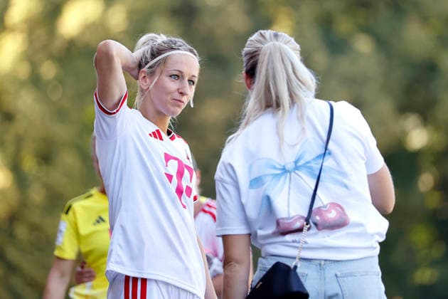 Fußballspielerin Kathrin Kathy Hendrich (Abwehr) und Fußballspielerin Sandra Maria Jessen (Sturm) beim Testspiel zwischen der 1. Frauen-Mannschaft des 1. FC Köln und dem FC Twente Enschede (NED) im Franz-Kremer-Stadion. (Endstand 5:1) Köln, 08.08.2026 NRW Deutschland *** Soccer player Kathrin Kathy Hendrich (defense) and soccer player Sandra Maria Jessen (forward) during the friendly match between 1. FC Köln s women s first team and FC Twente Enschede (NED) at Franz Kremer Stadium. Final score: 5–1 for Köln, August 8, 2026, North Rhine-Westphalia, Germany Copyright: xChristophxHardtx
