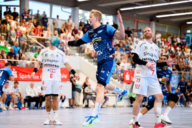 Altensteig: SCup - 26 27 - HC Erlangen - TVB Stuttgart Torben Matzken (Stuttgart) Altensteig Eichwaldhalle Baden-Württemberg Deutschland *** Altensteig SCup 26 27 HC Erlangen TVB Stuttgart Torben Matzken Stuttgart Altensteig Eichwaldhalle Baden-Württemberg Germany