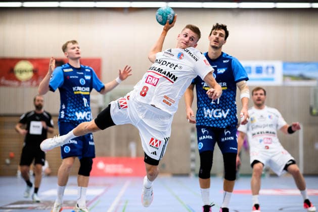 Altensteig: SCup - 26 27 - HC Erlangen - TVB Stuttgart Sander Andreassen Overjordet (HC Erlangen) Altensteig Eichwaldhalle Baden-Württemberg Deutschland *** Altensteig SCup 26 27 HC Erlangen TVB Stuttgart Sander Andreassen Overjordet HC Erlangen Altensteig Eichwaldhalle Baden-Württemberg Germany