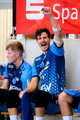 Altensteig: SCup - 26 27 - HC Erlangen - TVB Stuttgart Philipp Meyer (Stuttgart) Jubel Freude Emotion Altensteig Eichwaldhalle Baden-Württemberg Deutschland *** Altensteig SCup 26 27 HC Erlangen TVB Stuttgart Philipp Meyer Stuttgart Cheering Joy Emotion Altensteig Eichwaldhalle Baden-Württemberg Germany