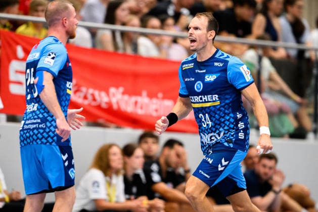 Altensteig: SCup - 26 27 - HC Erlangen - TVB Stuttgart Kai Häfner Haefner (Stuttgart) Jubel Freude Emotion Altensteig Eichwaldhalle Baden-Württemberg Deutschland *** Altensteig SCup 26 27 HC Erlangen TVB Stuttgart Kai Häfner Haefner Stuttgart Cheering Joy Emotion Altensteig Eichwaldhalle Baden-Württemberg Germany