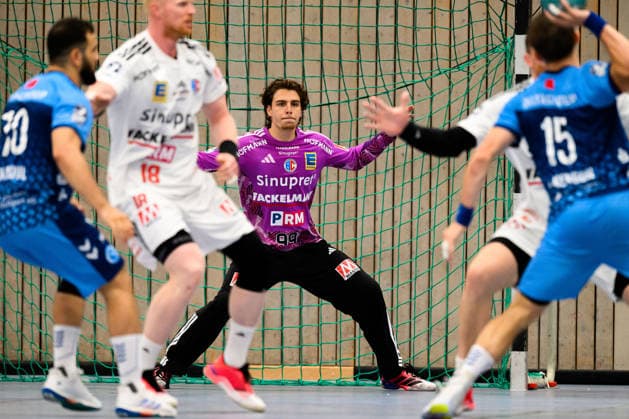 Altensteig: SCup - 26 27 - HC Erlangen - TVB Stuttgart Torhueter Tin Herceg (HC Erlangen) Altensteig Eichwaldhalle Baden-Württemberg Deutschland *** Altensteig SCup 26 27 HC Erlangen TVB Stuttgart Goalkeeper Tin Herceg HC Erlangen Altensteig Eichwaldhalle Baden-Württemberg Germany