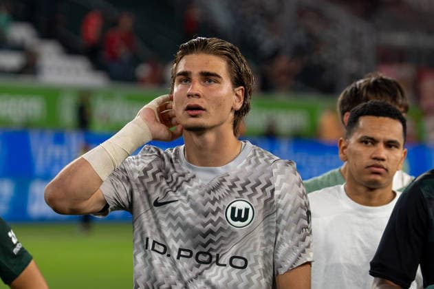 Deutschland: Fussball 2. Bundesliga, 1. Spieltag 2026 2027, VfL Wolfsburg - 1. FC Kaiserslautern am 08.08.2026 in Wolfsburg (Volkswagen-Arena): Jakub Zielinski (VfL Wolfsburg, 30) Wolfsburg Volkswagen Arena Deutschland *** German Soccer 2. Bundesliga, Matchday 1, 2026–2027, VfL Wolfsburg vs. 1. FC Kaiserslautern on August 8, 2026, at the Volkswagen Arena in Wolfsburg, Germany. Jakub Zielinski, VfL Wolfsburg, 30, Volkswagen Arena, Wolfsburg, Germany Copyright: xSvenxHeidmannx