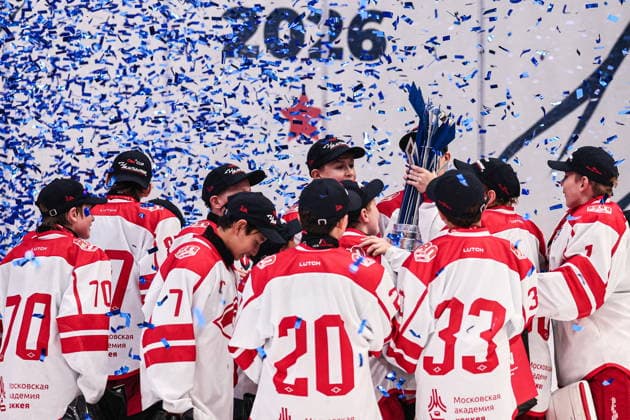 RUSSIA, MYTISHCHI - AUGUST 8, 2026: Gold medal winners, Spartak Moscow U12, celebrate with the trophy during the victory ceremony after the 2026 Ovi Cup final Ice hockey, Eishockey match in Mytishchi, northeast of Moscow. Ovi Cup is an annual youth ice hockey tournament named after three-time world champion Alexander Ovechkin and first held in 2018. Sofya Sandurskaya TASS  95915524