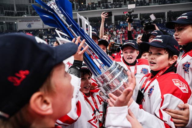RUSSIA, MYTISHCHI - AUGUST 8, 2026: Gold medal winners, Spartak Moscow U12, celebrate with the trophy during the victory ceremony after the 2026 Ovi Cup final Ice hockey, Eishockey match in Mytishchi, northeast of Moscow. Ovi Cup is an annual youth ice hockey tournament named after three-time world champion Alexander Ovechkin and first held in 2018. Sofya Sandurskaya TASS  95915547