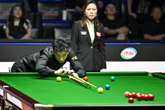 TAIYUAN, CHINA - AUGUST 08: Wu Yize of China plays a shot in the first round match against Yao Pengcheng of China on day 1 of the 2026 World Snooker Tour China Open at Taiyuan Binhe Sports Center on August 8, 2026 in Taiyuan, Shanxi Province of China.  Copyright: xChinaxNewsxServicex 111658929334