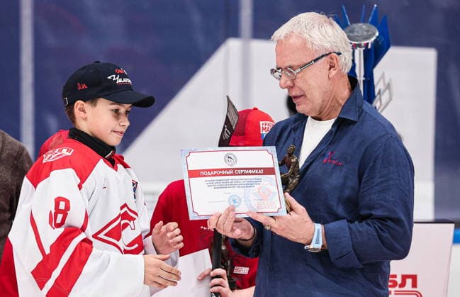 RUSSIA, MYTISHCHI - AUGUST 8, 2026: Russian State Duma member, retired hockey player Vyachestlav Fetisov during a ceremony to present gift certificates to U12 players after the 2026 Ovi Cup final Ice hockey, Eishockey match in Mytishchi, northeast of Moscow. Ovi Cup is an annual youth ice hockey tournament named after three-time world champion Alexander Ovechkin and first held in 2018. Sofya Sandurskaya TASS  95915478