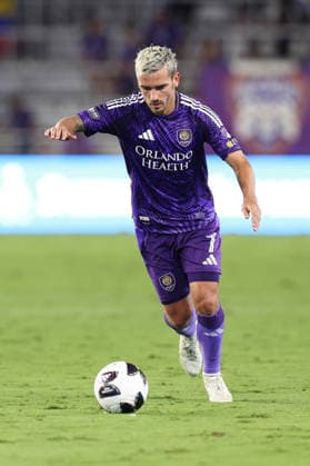 August 8, 2026, Orlando, Florida, USA: Orlando City SC forward ANTOINE GREIZMANN (7) sets up to kick the ball during a match against Leon. Orlando City SC hosted Leon in a Leagues Cup march at Inter.Co Stadium in Orlando, FL. Orlando USA - ZUMAm299 20260808_znp_m299_005 Copyright: xTaylorxMcFeex