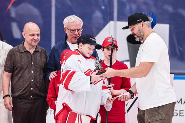 RUSSIA, MYTISHCHI - AUGUST 8, 2026: Russian State Duma member, retired hockey player Vyachestlav Fetisov (C) and hockey player Alexander Ovechkin (R) are seen during a ceremony to present gift certificates to U12 players after the 2026 Ovi Cup final Ice hockey, Eishockey match in Mytishchi, northeast of Moscow. Ovi Cup is an annual youth ice hockey tournament named after three-time world champion Alexander Ovechkin and first held in 2018 2026 Ovi Cup Final Ice Hockey Match Outside Moscow  - ZUMAt113 20260808_zaa_t113_466 Copyright: xSofyaxSandurskayax