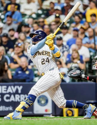 Milwaukee Brewers catcher William Contreras hits a single in the eighth inning of the MLB, Baseball Herren, USA game between the Minnesota Twins and the Milwaukee Brewers at American Family Field in Milwaukee, Wisconsin on Saturday, August 8, 2026. The Brewers defeated the Twins 4-3.  MIL20260808838 TANNENxMAURY