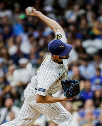 Milwaukee Brewers relief pitcher Aaron Ashby throws in the eighth inning of the MLB, Baseball Herren, USA game between the Minnesota Twins and the Milwaukee Brewers at American Family Field in Milwaukee, Wisconsin on Saturday, August 8, 2026. The Brewers defeated the Twins 4-3.  MIL20260808837 TANNENxMAURY